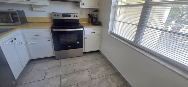 2999 NW 48th Ave 246, Lauderdale Lakes, FL 33313