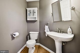 8154 SKELTON CIR, Falls Church, VA 22042