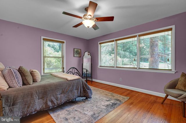 9233 FARNSWORTH DR, Potomac, MD 20854
