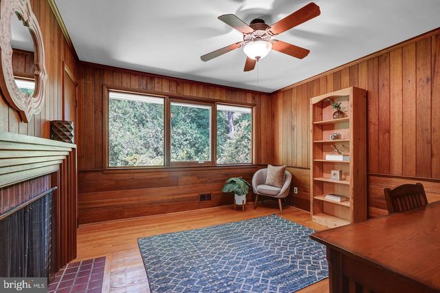 9233 FARNSWORTH DR, Potomac, MD 20854