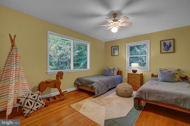 9233 FARNSWORTH DR, Potomac, MD 20854