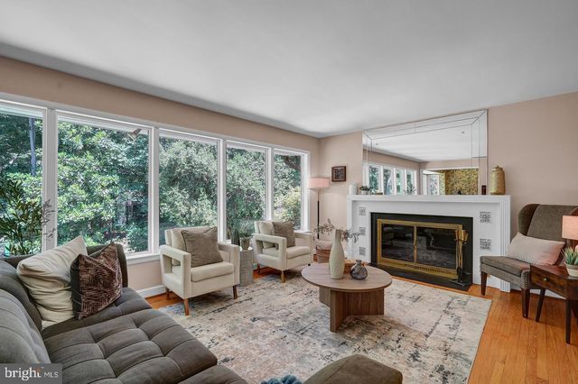 9233 FARNSWORTH DR, Potomac, MD 20854