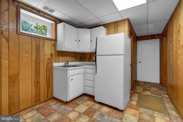 9233 FARNSWORTH DR, Potomac, MD 20854