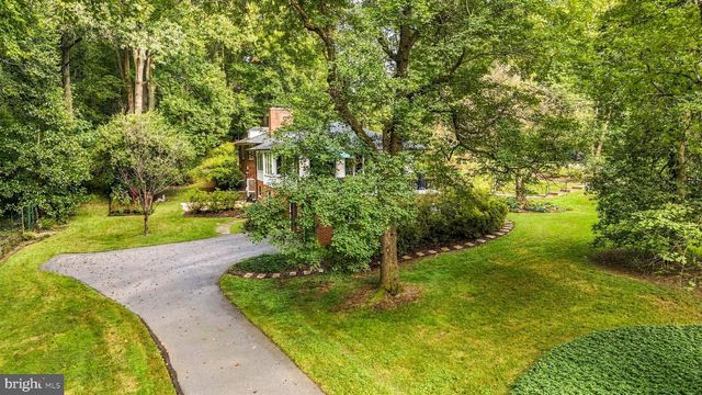 9233 FARNSWORTH DR, Potomac, MD 20854