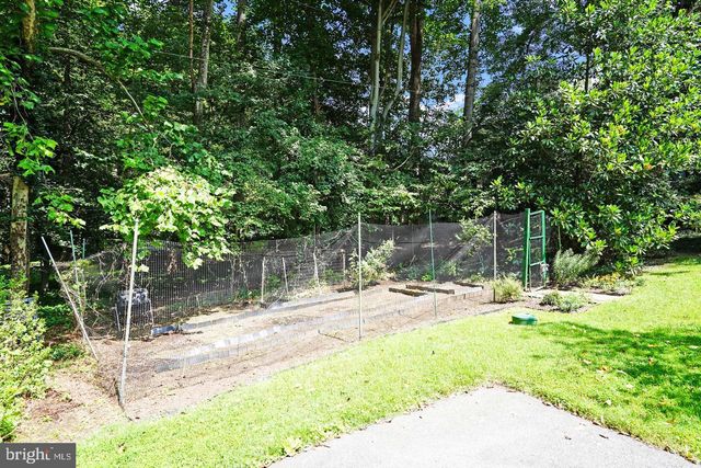 9233 FARNSWORTH DR, Potomac, MD 20854