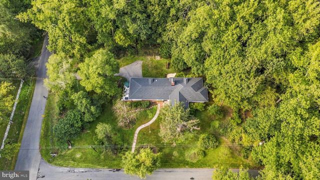 9233 FARNSWORTH DR, Potomac, MD 20854