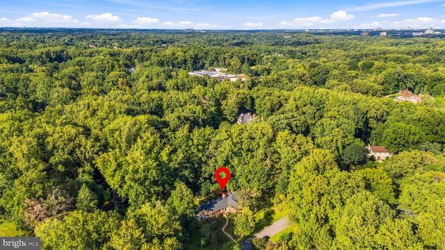 9233 FARNSWORTH DR, Potomac, MD 20854