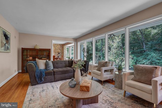 9233 FARNSWORTH DR, Potomac, MD 20854