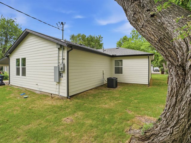 706 Emery Street, Denton, TX 76201
