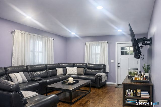 587 Brooks Street !st floor, Bridgeport, CT 06608