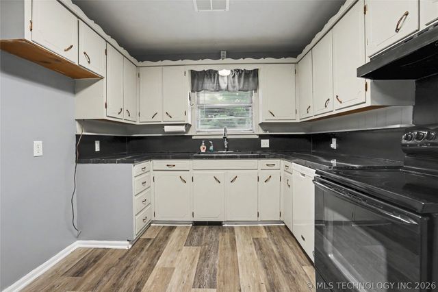 630 S 105th East Place, Tulsa, OK 74128