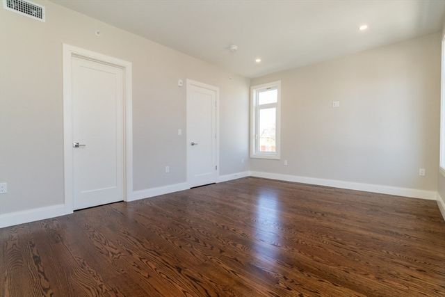 15 Tanglewood D, Boston, MA 02124