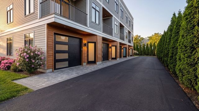15 Tanglewood D, Boston, MA 02124
