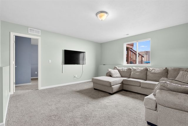 1630 Tea Pond Court, Vicksburg, MI 49097