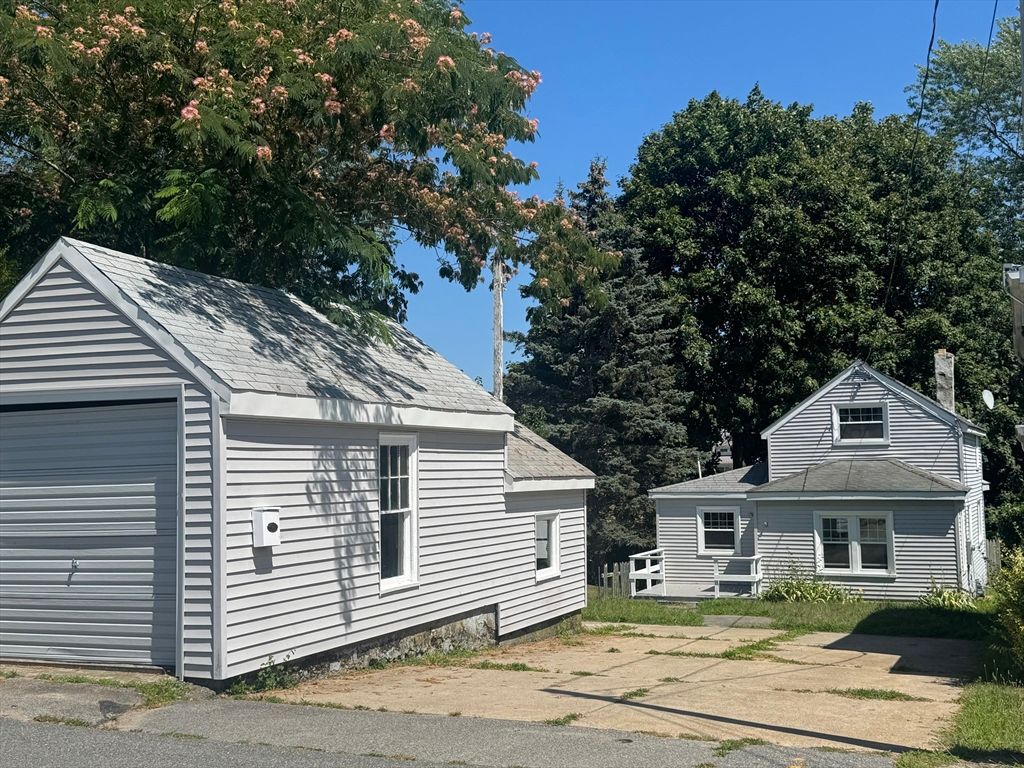 40 Clancy Street, Swansea, MA 02777