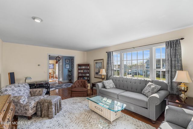 213 Woodberry Drive, Toms River, NJ 08753