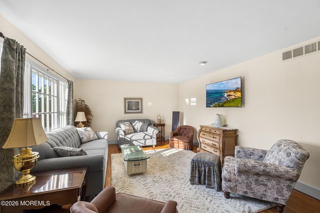 213 Woodberry Drive, Toms River, NJ 08753