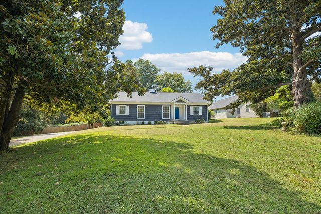 527 E Madison St, Pulaski, TN 38478