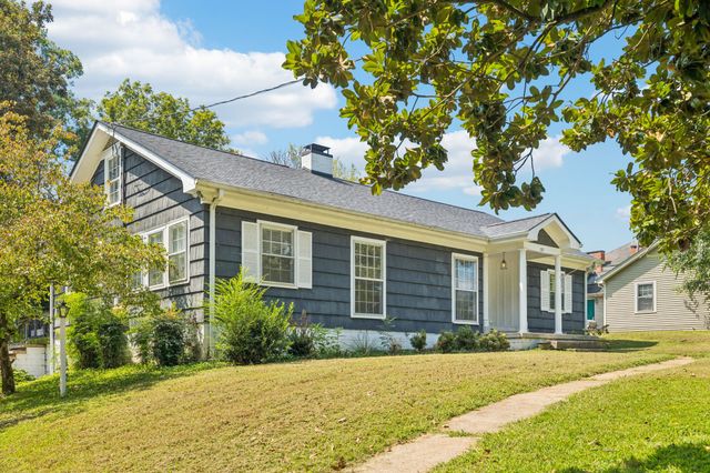 527 E Madison St, Pulaski, TN 38478