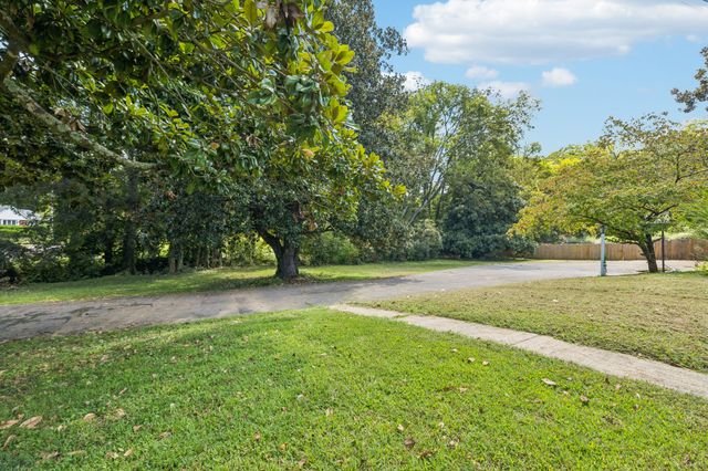 527 E Madison St, Pulaski, TN 38478
