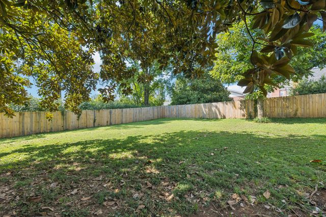 527 E Madison St, Pulaski, TN 38478