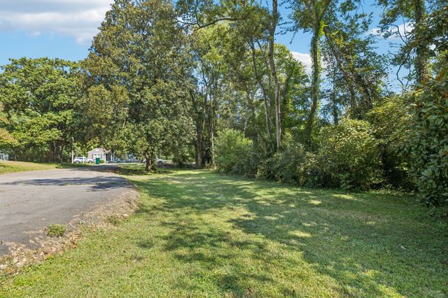 527 E Madison St, Pulaski, TN 38478