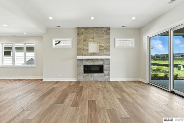 17531 Marinda Plaza, Omaha, NE 68130