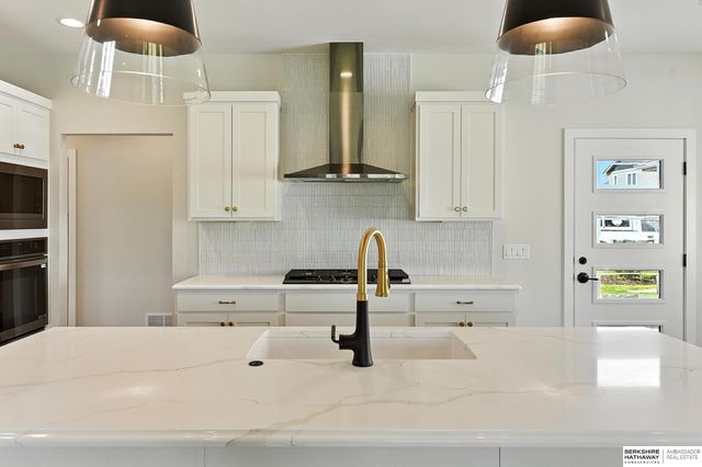 17531 Marinda Plaza, Omaha, NE 68130