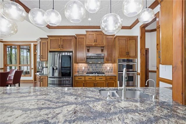 901 Sunset Pointe Drive, Salisbury, NC 28146