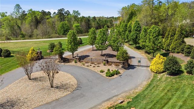901 Sunset Pointe Drive, Salisbury, NC 28146