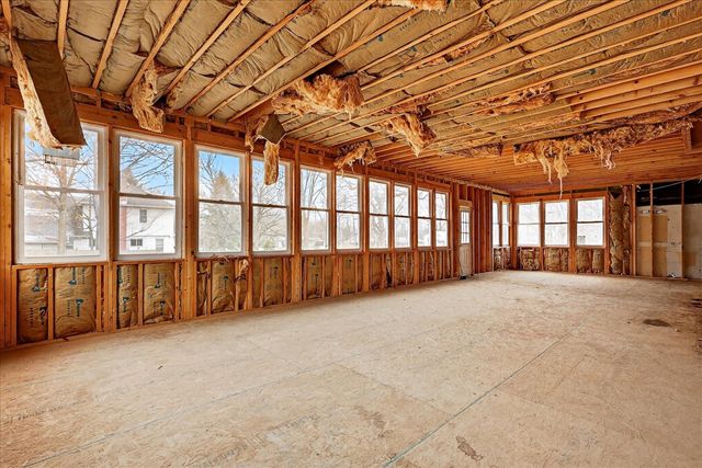 2328 Dean Lake Avenue, Grand Rapids, MI 49505