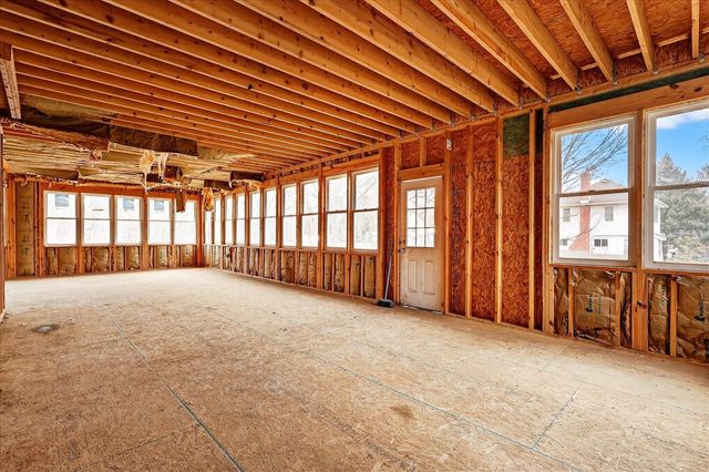 2328 Dean Lake Avenue, Grand Rapids, MI 49505