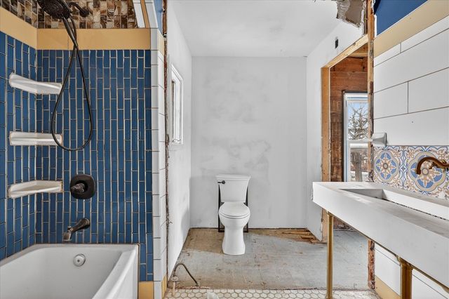 2328 Dean Lake Avenue, Grand Rapids, MI 49505