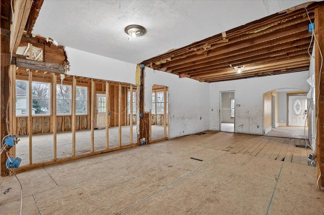 2328 Dean Lake Avenue, Grand Rapids, MI 49505