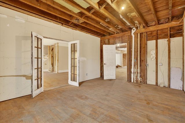 2328 Dean Lake Avenue, Grand Rapids, MI 49505