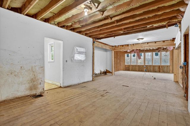 2328 Dean Lake Avenue, Grand Rapids, MI 49505