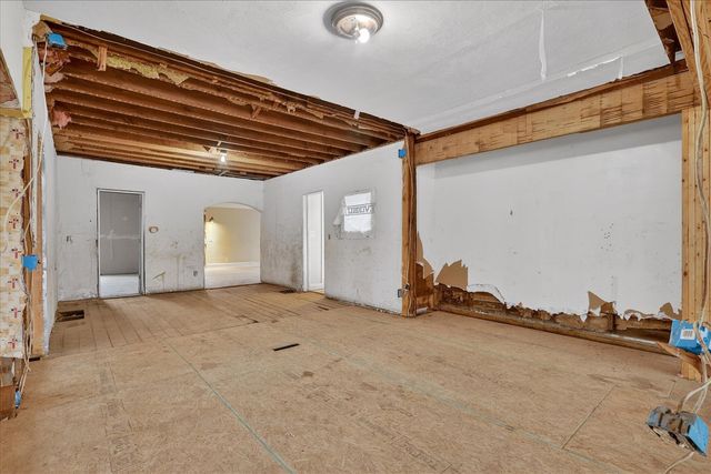 2328 Dean Lake Avenue, Grand Rapids, MI 49505