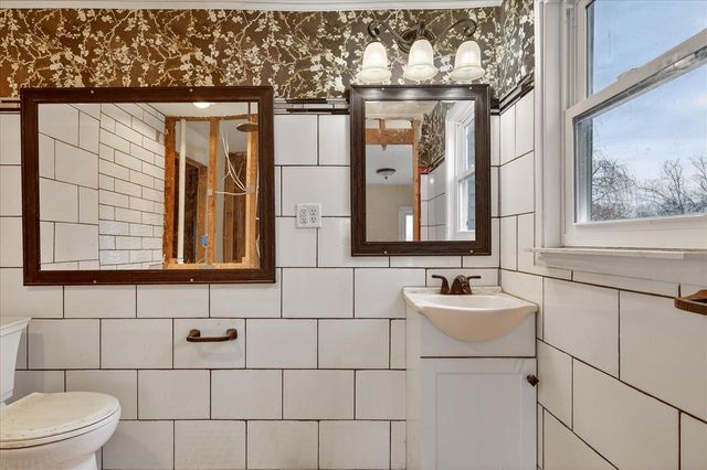 2328 Dean Lake Avenue, Grand Rapids, MI 49505