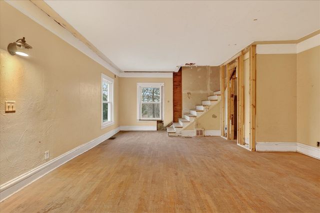 2328 Dean Lake Avenue, Grand Rapids, MI 49505