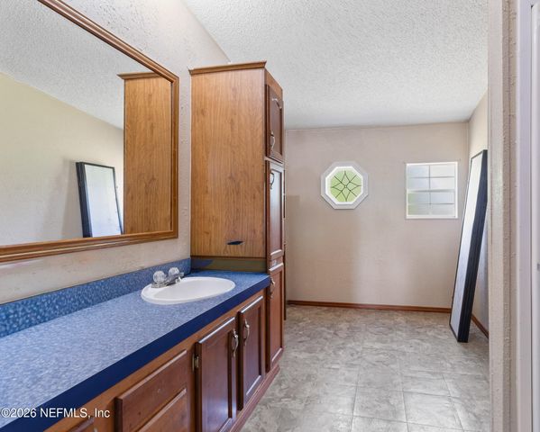 671 COUSINTOWN Road, Interlachen, FL 32148