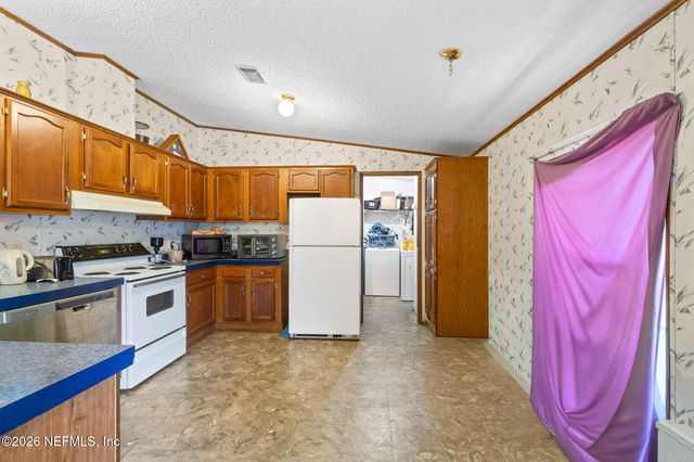 671 COUSINTOWN Road, Interlachen, FL 32148