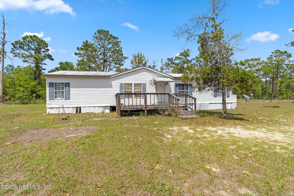 671 COUSINTOWN Road, Interlachen, FL 32148