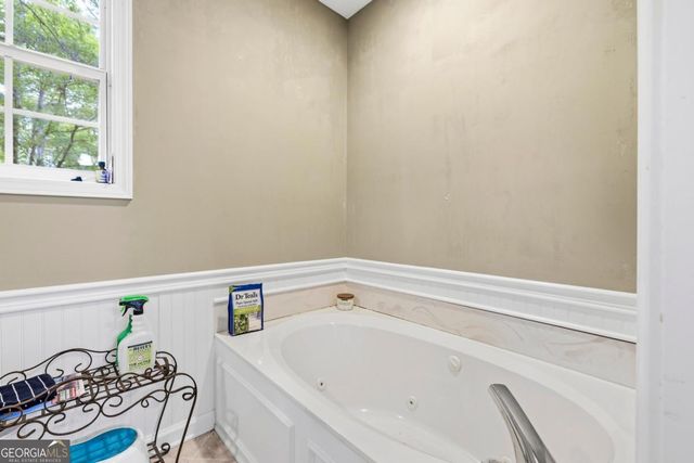 1010 Holmes Drive, White Plains, GA 30678
