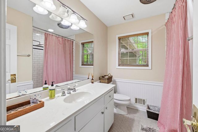 1010 Holmes Drive, White Plains, GA 30678