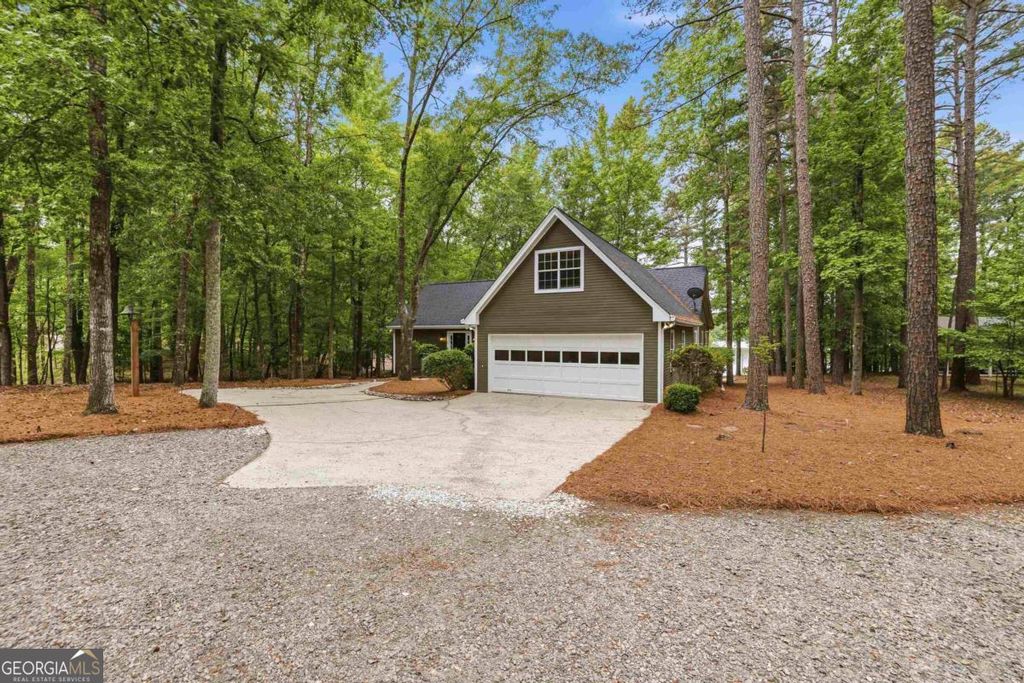 1010 Holmes Drive, White Plains, GA 30678