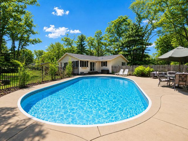 1574 Chatterson Road, Muskegon, MI 49442