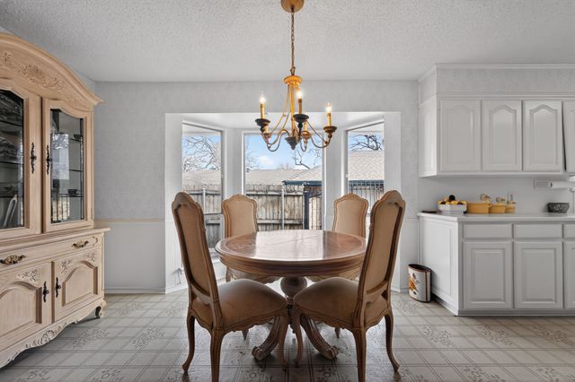 704 Castlewood Lane, Arlington, TX 76012