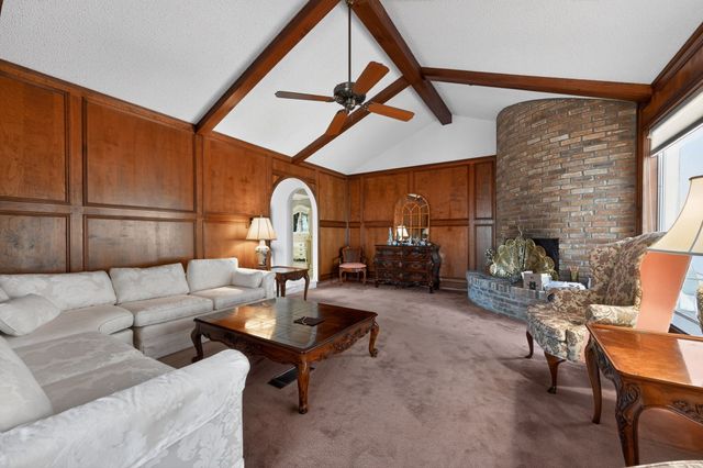 704 Castlewood Lane, Arlington, TX 76012