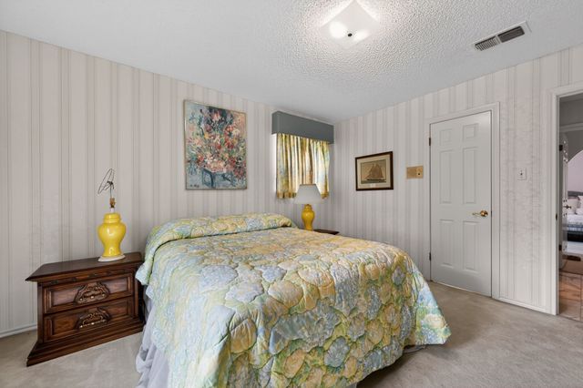 704 Castlewood Lane, Arlington, TX 76012