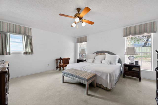 704 Castlewood Lane, Arlington, TX 76012